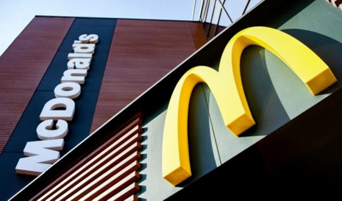 McDonalds: Αναστέλλει τις δραστηριότητες της στη Ρωσία μετά από 32 χρόνια