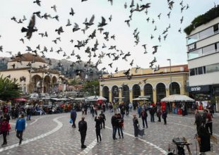 Χωρίς μάσκες από σήμερα στους εξωτερικούς χώρους
