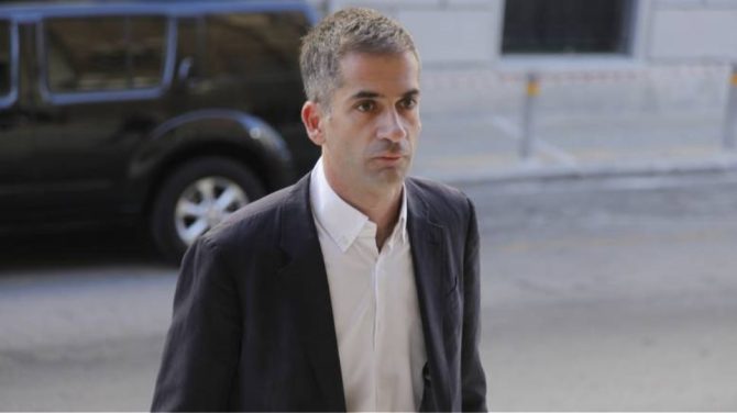 Χτύπησε συναγερμός: Στάλθηκε φάκελος με σφαίρα στο γραφείο του Μπακογιάννη