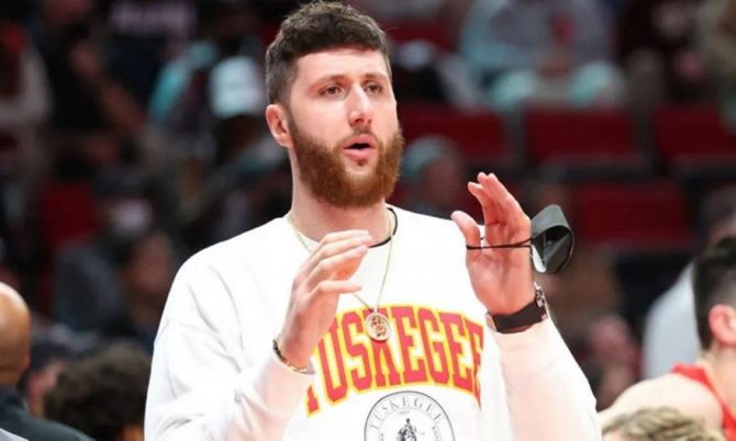 Πρόστιμο στον Νούρκιτς γιατί πέταξε το κινητό φιλάθλου Πρόστιμο στον Νούρκιτς γιατί πέταξε το κινητό φιλάθλου