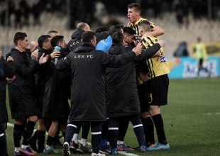 Γκολ ο Τζαβέλλας και… ένα κουβάρι ΟΛΟΙ στο πάγκο (ΦΩΤΟ)