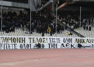 ORIGINAL 21: «Είστε ΟΛΟΙ ανίκανοι – Φύγετε από την ΑΕΚ» (pics)