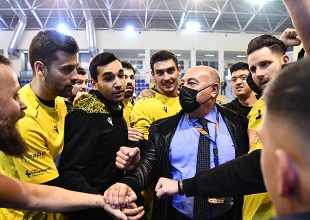 Παπασταμάτης στους παίκτες: «Δεν σταματάμε…»