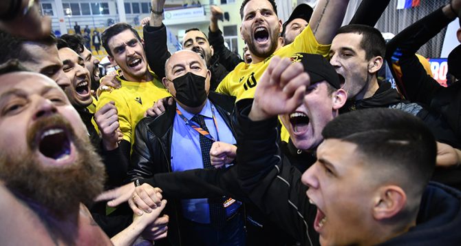 Αποθεώθηκε ο Παπασταμάτης στην Χαλκίδα