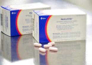 Γκάγκα: Από σήμερα στην Ελλάδα τα χάπια της Pfizer για το κορωνοϊό