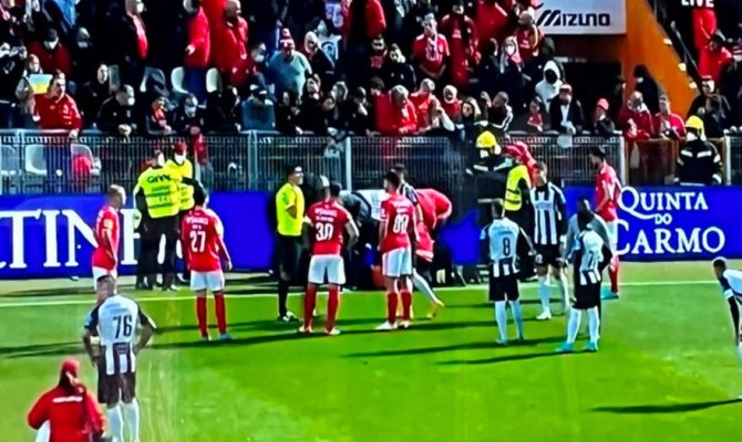 Πάγωσαν στο Πορτιμονένσε-Μπενφίκα: Ball boy έχασε τις αισθήσεις του και οδηγήθηκε στο νοσοκομείο