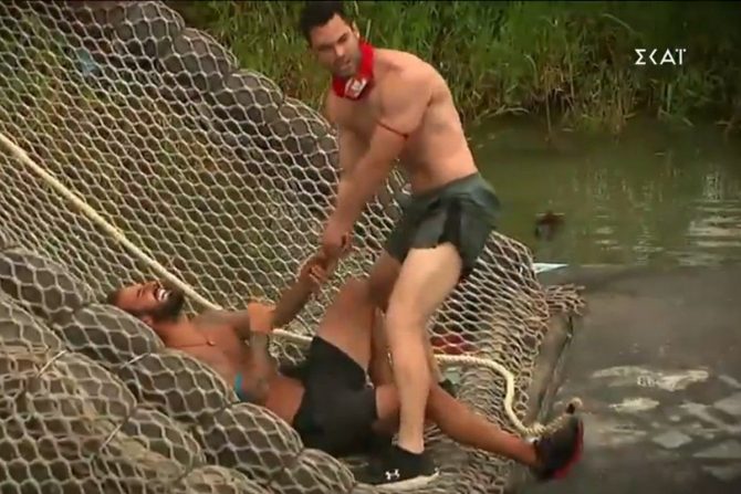 Survivor: Τραυματίστηκε στον ώμο ο Άρης Σοϊλέδης και αποχώρησε με ασθενοφόρο