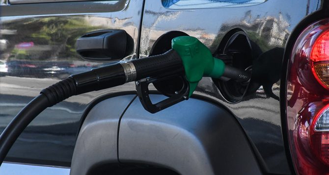 Καύσιμα: Στα 2,5 ευρώ το λίτρο η βενζίνη μέχρι το τέλος της εβδομάδας Καύσιμα: Στα 2,5 ευρώ το λίτρο η βενζίνη μέχρι το τέλος της εβδομάδας
