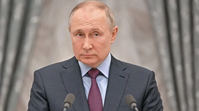 Πούτιν: “Η Δύση ετοίμαζε εισβολή, απαντήσαμε προληπτικά” – Πολεμικές ιαχές στο τέλος της ομιλίας