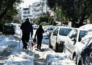 Καιρός: Έπεσαν τα πρώτα χιόνια – Σε ποιες περιοχές θα το στρώσει τις επόμενες ώρες