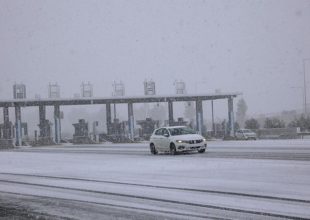 Στην Αττική η κακοκαιρία «Φίλιππος»: Ποιοι δρόμοι έχουν κλείσει, που χρειάζονται αλυσίδες