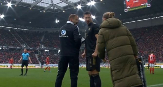 Φράιμπουργκ – Μπάγερν: Οι Βαυαροί έπαιξαν με 12 παίκτες για μερικά δευτερόλεπτα