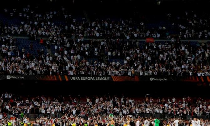 Η εξήγηση για την… απόβαση των οπαδών της Άιντραχτ Φρανκφούρτης στη Βαρκελώνη