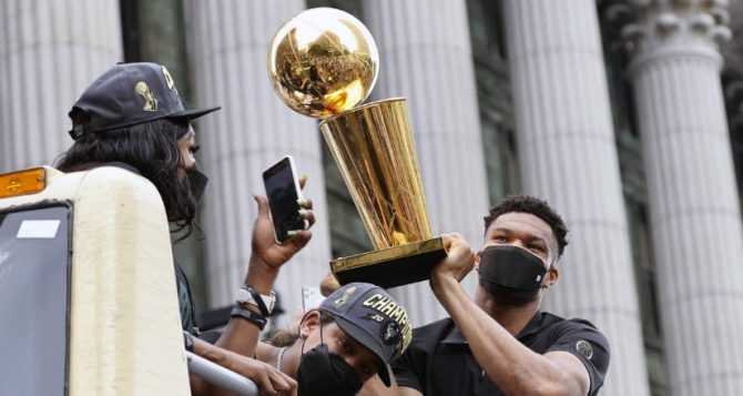 Αντετοκούνμπο: «Δεν μένω στο πρωτάθλημα. Θέλω δεύτερο και τρίτο!»