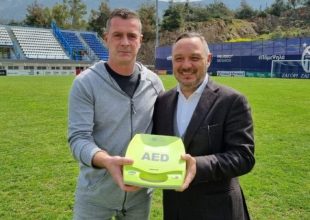 Αξιέπαινη πρωτοβουλία από την Κηφισιά: Δώρισε έναν απινιδωτή στον Δήμο Καισαριανής