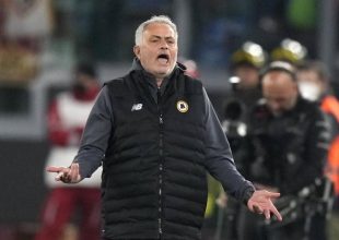 Ξέσπασμα Μουρίνιο κατά της διαιτησίας: «Έχουμε κι εμείς το δικαίωμα να νικήσουμε»