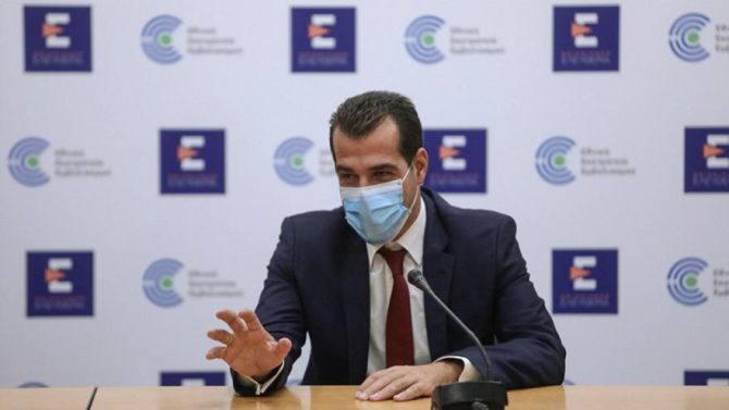 Πλεύρης: Ανοιχτό το ενδεχόμενο διαγραφής του προστίμου στους ανεμβολίαστους, αν εμβολιαστούν