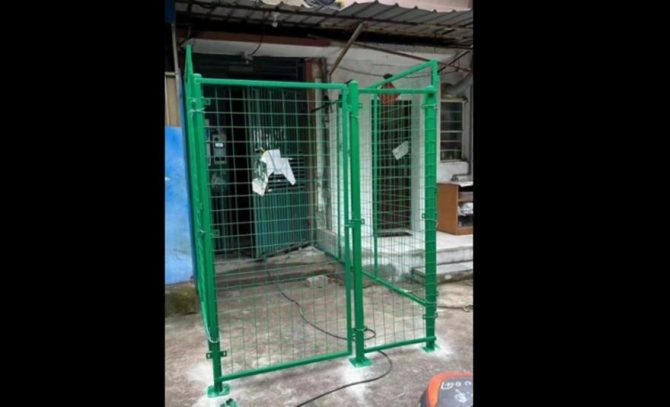 Εικόνες παράνοιας στη Σανγκάη: Υψώνουν φράχτες στα σπίτια για να μη βγαίνουν έξω οι κάτοικοι