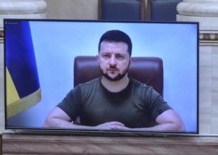 Η ομιλία Ζελένσκι στο Ελληνικό Κοινοβούλιο: Ελευθερία ή θάνατος για την Ουκρανία