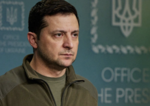 Πόλεμος στην Ουκρανία – Ζελένσκι: «Βρήκαμε ομαδικό τάφο με 900 νεκρούς στο Κίεβο»