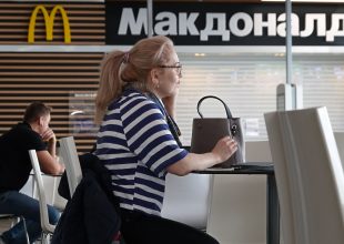 Πόλεμος στην Ουκρανία: Αποχωρεί οριστικά από τη Ρωσία η McDonald’s, ξεκίνησε την αναζήτηση αγοραστή