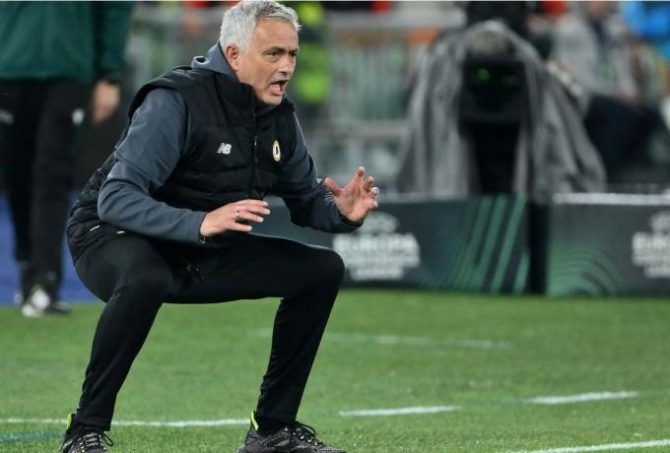 Μουρίνιο: «Το Special One είναι… παλιά ιστορία, τώρα είναι η στιγμή της ομάδας»