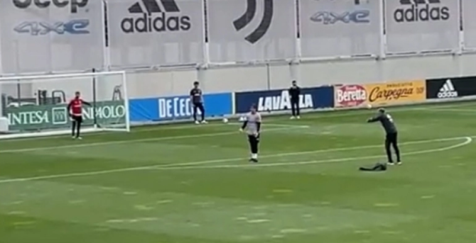 Γιουβέντους: Ο Αλέγκρι έκανε εντατικά μαθήματα στον Βλάχοβις για το πώς να σκοράρει Γιουβέντους: Ο Αλέγκρι έκανε εντατικά μαθήματα στον Βλάχοβις για το πώς να σκοράρει