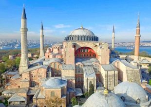 Αγία Σοφία: Εσπασαν δεξαμενή νερού και την έκαναν παπουτσοθήκη – Νέοι βανδαλισμοί