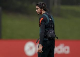 Προπόνηση με αισθητήρες καταγραφής εγκεφάλου στην Λίβερπουλ