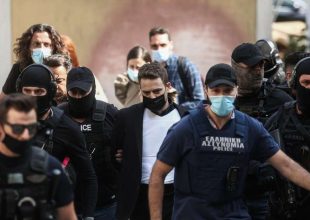 Γλυκά Νερά – Μπάμπης Αναγνωστόπουλος: Ετσι σκότωσα την Καρολάιν