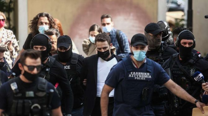 Γλυκά Νερά – Μπάμπης Αναγνωστόπουλος: Ετσι σκότωσα την Καρολάιν