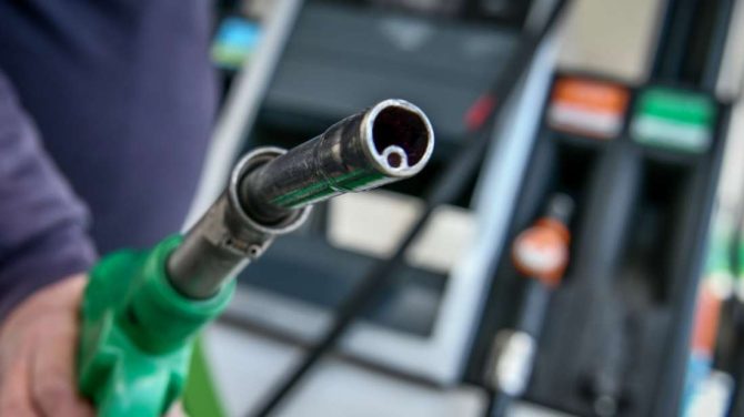 Βενζίνη: Επιτήδειοι νοθεύουν τα καύσιμα με νέφτι και νερό καταστρέφοντας τα οχήματα Βενζίνη: Επιτήδειοι νοθεύουν τα καύσιμα με νέφτι και νερό καταστρέφοντας τα οχήματα