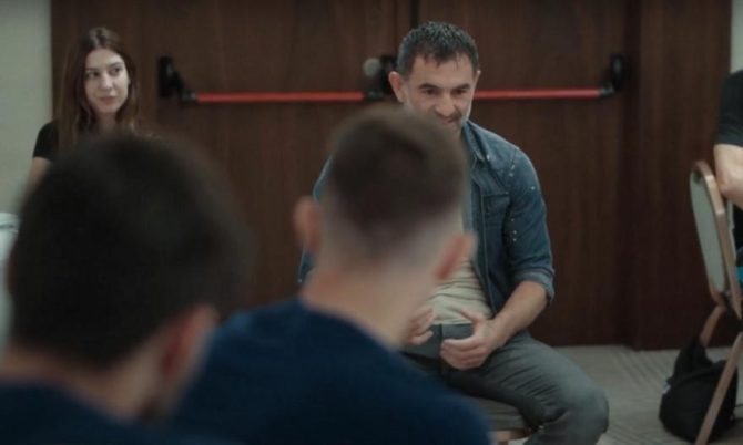 Επίσκεψη Καραγκούνη στους παίκτες της Εθνικής