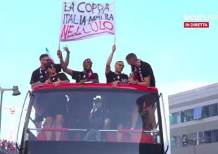 Μίλαν: Πανηγυρισμοί για το πρωτάθλημα με υβριστικό πανό για την Ίντερ!