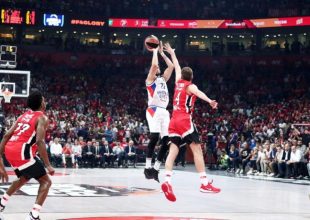 Τέλειωσε τον Ολυμπιακό η Εφές με buzzer beater του Μίσιτς και πήγε τελικό