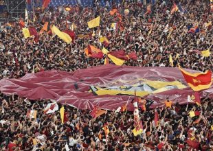 Πάνω από 100 χιλιάδες οπαδοί αποθέωσαν την Ρόμα του Μουρίνιο