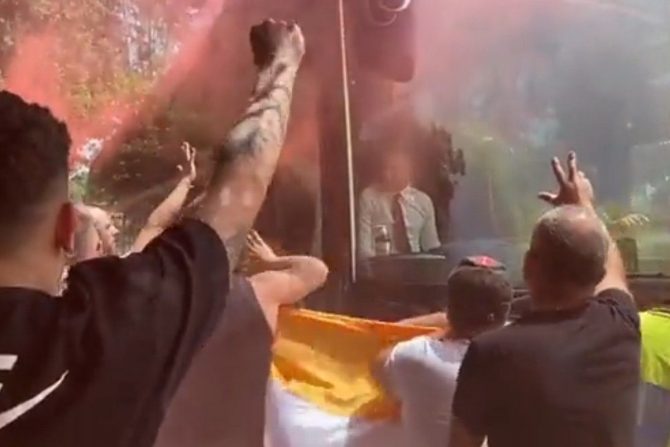 Ρόμα: Αποθέωση για τους παίκτες από οπαδούς στην Τριγκόρια πριν από το ταξίδι στην Αλβανία