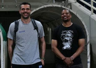 Ο Μάικ Μπατίστ είδε από κοντά το φιλικό με την ΑΕΚ