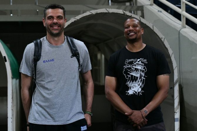 Ο Μάικ Μπατίστ είδε από κοντά το φιλικό με την ΑΕΚ