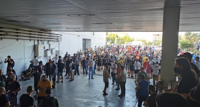 ΠΑΡΑΝΟΙΑ: Εξαντλήθηκαν θύρες μέσα σε τέσσερις ώρες
