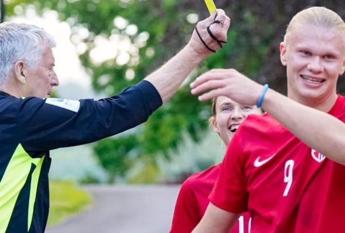 Ο Χάαλαντ έπαιξε σε φιλικό αγώνα με άτομα που αντιμετωπίζουν κινητικές δυσκολίες