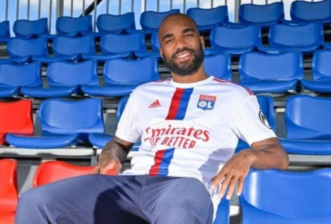 Ανακοίνωσε την επιστροφή Λακαζέτ η Λιόν Ανακοίνωσε την επιστροφή Λακαζέτ η Λιόν