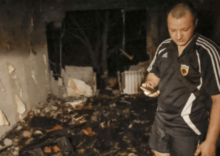 Απίστευτο στιγμιότυπο από την εμπόλεμη Ουκρανία: Με φανέλα της ΑΕΚ στα συντρίμμια του Ντόνετσκ