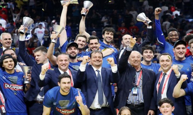 Επικό τιτίβισμα από Ραζνάτοβιτς: «Λογικά η Εφές θα έχει 30 παίκτες την επόμενη σεζόν!»