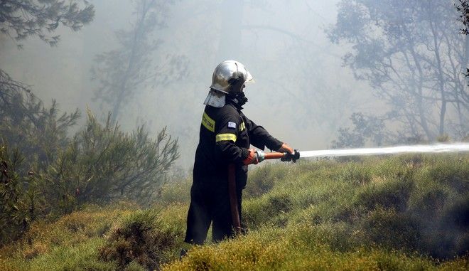 Σε εξέλιξη φωτιά στη Σκόπελο