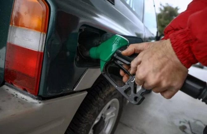 Έτσι διαμορφώνονται οι τιμές της βενζίνης και του πετρελαίου – Γιατί παραμένουν ψηλά