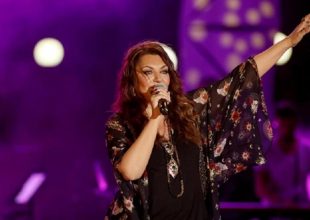 Γαρμπή για το ξύλο στα βραβεία Mad: «Πώς γίνεται να έχετε αυτούς τους τύπους πρότυπα;»