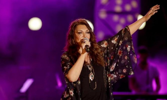 Γαρμπή για το ξύλο στα βραβεία Mad: «Πώς γίνεται να έχετε αυτούς τους τύπους πρότυπα;»