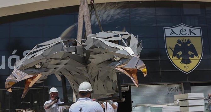 Τα κεφάλια του ατσάλινου Δικέφαλου Αετού στην Αγιά Σοφιά