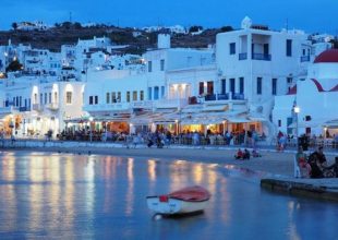 «Θέλετε αυτόγραφα από ποδοσφαιριστές; Πηγαίντε στη Μύκονο κατά τις 20:30»